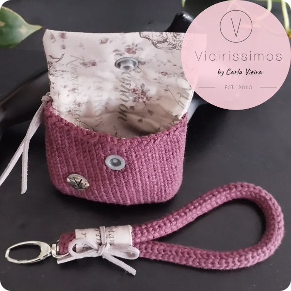 Bolsa para Auriculares 'Romantic letter gray' — Crochê & Algodão