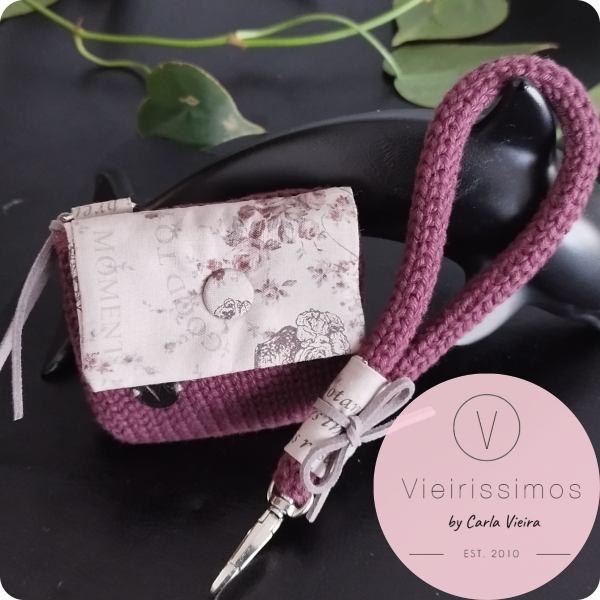 Bolsa para Auriculares 'Romantic letter gray' — Crochê & Algodão